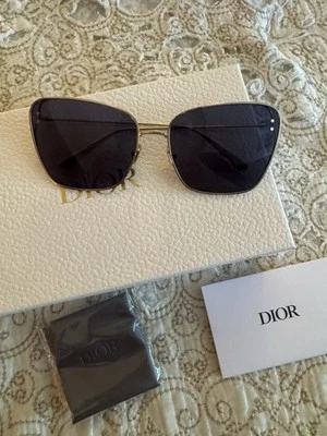 Nuevas gafas de sol Christian Dior Miss Dior B2U Butterfly Foto 1 de 4