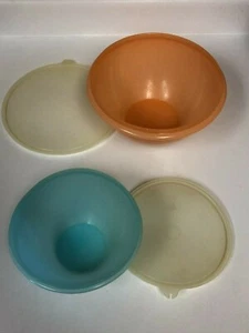 Set of 2 Vintage Tupperware Bowls WITH LIDS #236-17 (Blue) & #234-10 (Orange) - Bild 1 von 7
