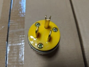 Enchufe blindado de vinilo de alta resistencia, conexión a tierra de 2 polos y 3 cables, 15A-125V, NEMA 5-15P - Imagen 1 de 5