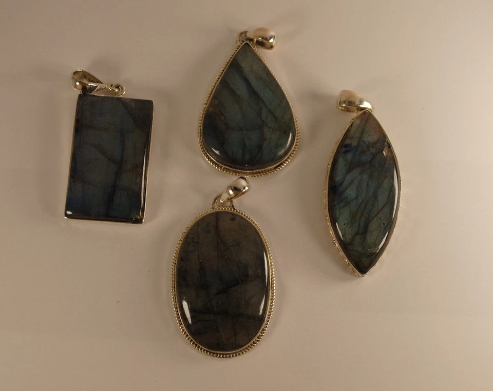 Labradorit Silber Anhänger mit in verschiedenen Formen, glatt geschliffen - Bild 1 von 1