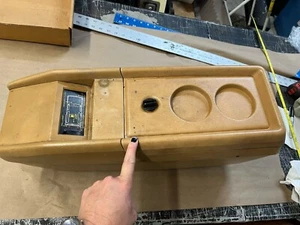 83-88 Ford BRONCO II Ranger Center Console Cup Holder Arm Rest OEM Tan 1983-1988 - Foto 1 di 12