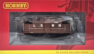 Hornby R6911A 20 Ton Brake Van No.5359 in LSWR Bauxite with Red Ends Livery - Picture 1 of 3