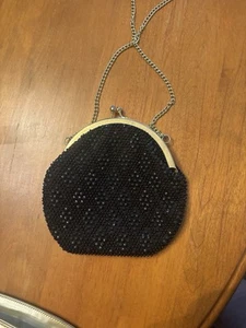 Bolso de noche vintage Walbaeg con cuentas años 40 negro con herrajes con acabado dorado “Walborg” - Imagen 1 de 3