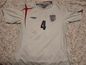 Camiseta Oficial de Fútbol Internacional Umbro Inglaterra (Gerrard 4) (Adulto Mediana) - Imagen 1 de 9