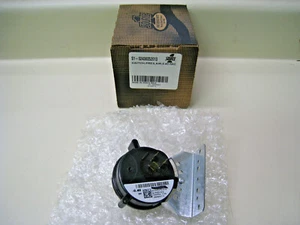 Source 1 / York S1-02436052013 Air Pressure Switch 0.40 IWC New Free Shipping - Picture 1 of 4