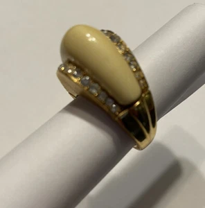 VINTAGE TRIFARI SIGNED PALE YELLOW & RHINESTONE HIGH CONE DOME RING - Picture 1 of 8