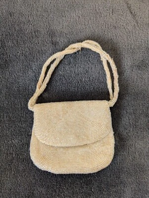 Винтажная японская мини-сумочка Midcentury Richere от Walborg с кремовым бисером - Изображение 1 из 4