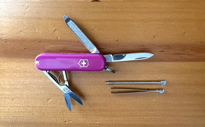 Navaja Suiza Victorinox Firma Original 58mm Fucsia Retirada Rara Foto 1 de 4