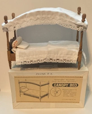SHACKMAN Muebles de Casa de Muñecas Miniatura Vintage CAMA DOBLE CON DOSEL CAJA Completa Usado en Excelente Condición Foto 1 de 4