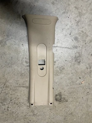 GMC YUKON 2007-2013 CENTRO DERECHO B PILAR MOLDURA SUPERIOR OEM Foto 1 de 3