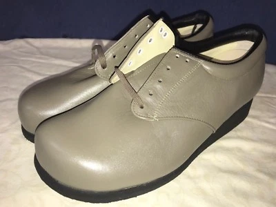 P. W. Minor Orthopedic Gray Lace Up Wedge Heel Comfort Shoe 5.5 C Wide - Image 1 of 4