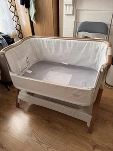 Tutti Bambini Cozee Bedside Crib In Scandinavian Walnut Ecru + Fitted Sheets - Picture 1 of 6
