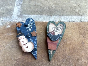 Broche prendedores vintage hechos a mano años 80 madera casa de campo casa de campo conjunto de 2 maestros - Imagen 1 de 4