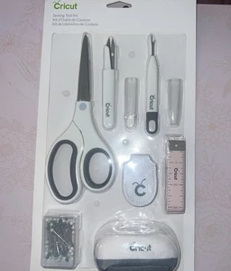 Cricut Sewing Tool Kit Scissors Tape Pins Cushion Seam Ripper Thread Snips New - Picture 1 of 2