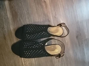 Liz Claiborne Black Sandals Womens 7 M Gemma Heels Perforated Slingback - Picture 1 of 3