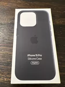 CUSTODIA IN SILICONE ORIGINALE Apple con MagSafe per iPhone 15 PRO (6.1") nera APERTA NUOVA - Foto 1 di 7