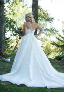 Used Size 4 ivory morilee wedding dress great condition  - Picture 1 of 3