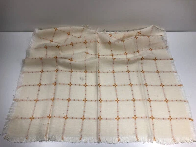 Tischdecke Mitteldecke 70x70 Blumen Stickerei Fransen Creme Beige Gelb - Bild 1 von 4