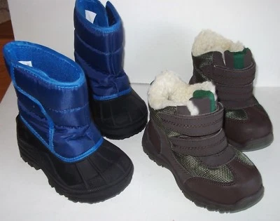 2 pares de botas de nieve antiguas de invierno azul marino para niños pequeños 5 y 7 azules y verdes oliva Foto 1 de 4