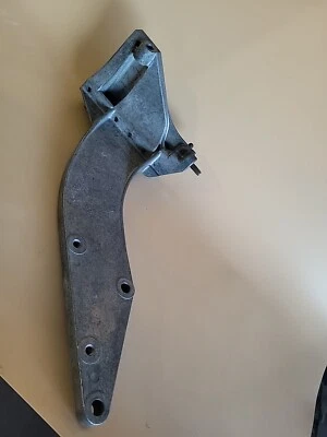 Soporte de montaje del compresor de aire acondicionado Porsche 911/930 1984-1989 9301261052 OEM Foto 1 de 4