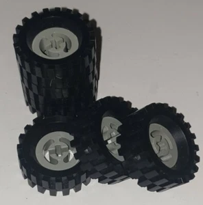 LEGO TECHIC WHEEL CENTRE LARGE 3482 (Grigio) con PNEUMATICI (MEDI) 2346X6 - Foto 1 di 4