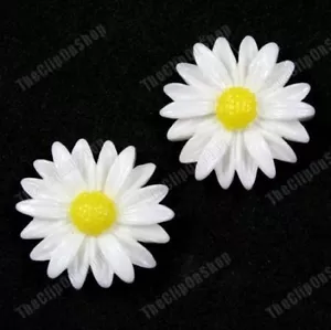 CLIP ON big RETRO DAISY FLOWER round EARRINGS white/yellow DAISIES comfy clips - Picture 1 of 3