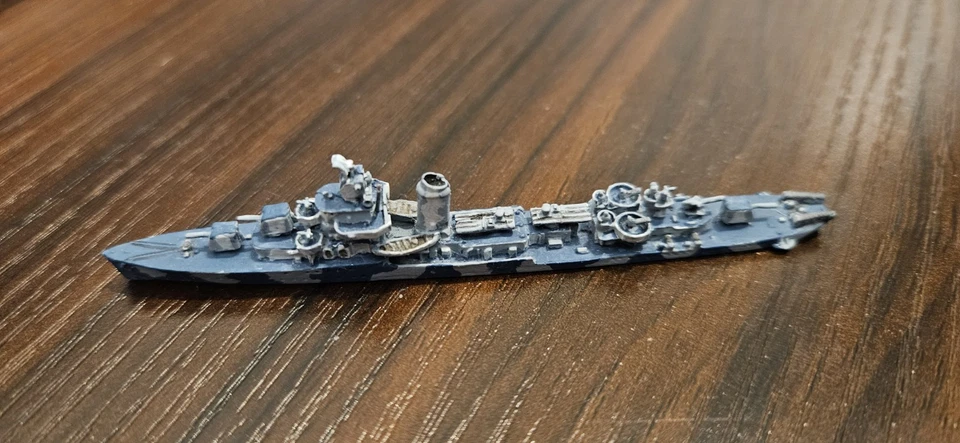 Neptuno USS Morris 1/1250 Destructor Segunda Guerra Mundial con esquema especial de pintura de camuflaje Foto 1 de 1