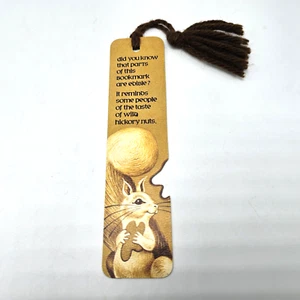 Vintage Antioch Bookmark Squirrel Bite Edible Hickory Nuts H152 Yarn Tassel 1976 - Imagen 1 de 4