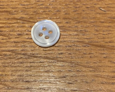 Botones imitación madreperla 11mm 4 agujeros X 21 Foto 1 de 4