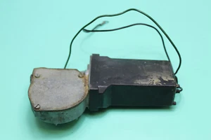 Mercedes 108 109 114 115 116 Window Regulator Motor Right Original 0132001102 - Picture 1 of 3