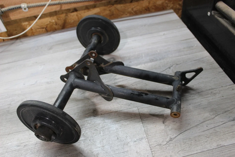 Polaris Rmk 800 2014 155 pulgadas suspensión trasera par brazo de pivote 1543150-329 Foto 1 de 4