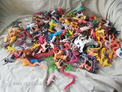Huge Lot Of Assorted Toy Animals - Image 1 of 4