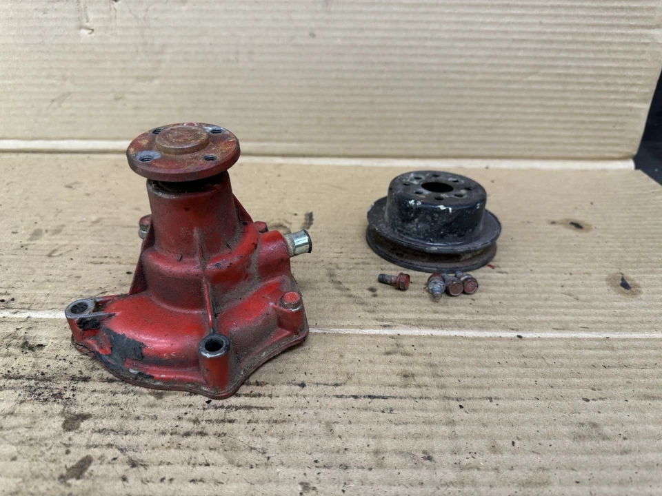 Bomba de agua Toyosha CS86 OEM Hinomoto C142 C144 Massey Ferguson 1010 1020 Foto 1 de 4