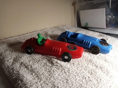 LOT OF 2 PROCESSED PLASTIC 1960'S INDY LEMANS RACE CARS BLUE AND RED. - Image 1 of 4