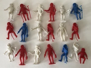 Figuras de astronautas espaciales de plástico rojo blanco azul MPC de colección X19 - Imagen 1 de 4