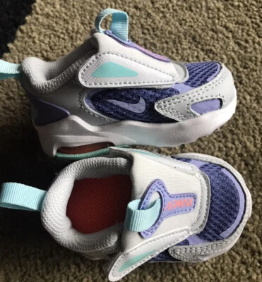NIKE Air Max Bolt Bebé Niña Zapatos para Correr Púrpura/Gris Claro Talla 2 NUEVO Foto 1 de 4
