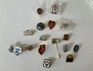 Prendedores coleccionables de American Needlepoint Seminars 15 Pinbacks 1 Palo Pin - Imagen 1 de 8