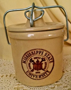 MISSISSIPPI STATE UNIVERSITY CROCK POTTERY MANGO DE METAL QUESO MANTEQUILLA VACÍO 1878 - Imagen 1 de 10