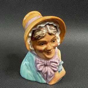 Dickens House Museum Candle Snuffer Sarah Game Porcelain Figurine - Picture 1 of 7