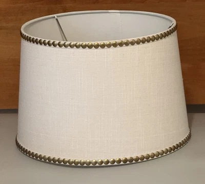 Base tachonada de 15”, parte superior de 13”, 10” de alto, pantalla de tapa dura Uno aspecto de lino marfil Foto 1 de 4