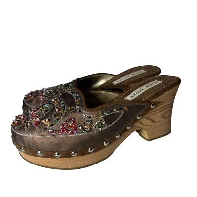 Zuecos Steve Madden marrón fuego con cuentas de madera tachonadas mulas sin cordones para mujer 6,5 Foto 1 de 4