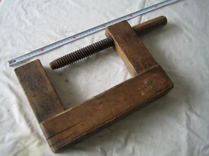 Large antique wooden G clamp - Picture 1 of 4
