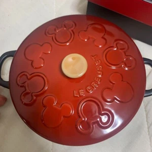LE CREUSET Disney Mickey Mouse Mini Runde Cocotte 250ml 4,7" Rot JAPAN - Bild 1 von 9