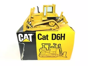 Caterpillar Cat D6H Dozer with Cab and Ripper - Conrad 1:50 Scale Model #2851.4 - Picture 1 of 8