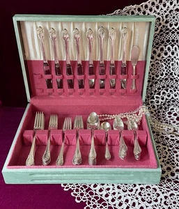 Juego de cubiertos Remembrance 1948 por 1847 Rogers plateado, cofre, 58 piezas servicio 8 - Imagen 1 de 17