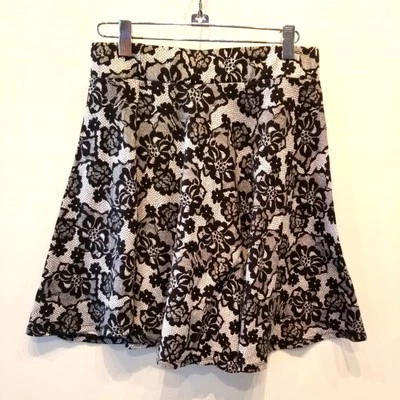 Black & White Stretch Flare Skirt Juniors L - Image 1 of 4