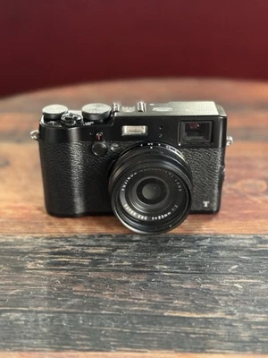 Near Mint Fujifilm X100t - Image 1 of 4