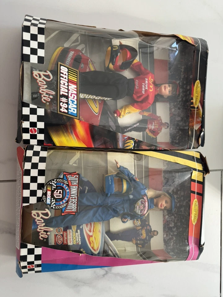 Paquete de dos Barbie Nascar Barbies-50 aniversario y oficial McDonalds #94 Foto 1 de 4