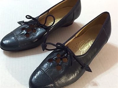 VTG. JOHANSEN  LEATHER LACE UP  HEELS W/ REPTILE CAP TOES / HEELS NAVY 6AA  MADE - Image 1 of 4