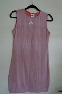 Nike Air Damen Kleid Sommer Rosa Größe S Logo - NEU - mit Etikett - Bild 1 von 7